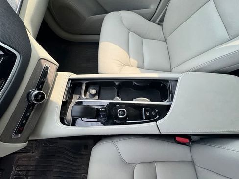 Used 2024 Volvo XC90 B6 Plus w/ Protection Package Premier AWD/4WD image 22