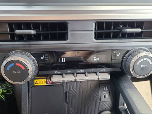 Used 2025 Toyota 4Runner TRD Off-Road AWD/4WD image 28