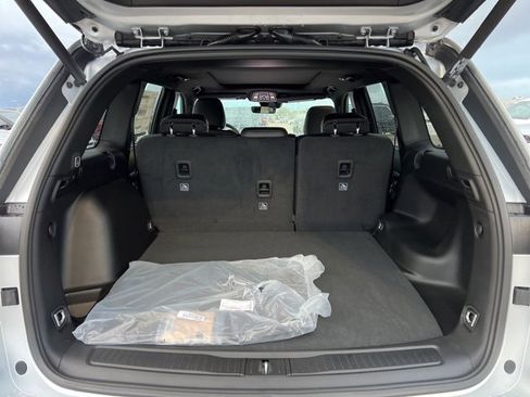 Used 2025 Jeep Grand Cherokee Limited image 7