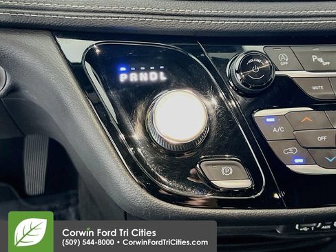 Used 2021 Chrysler Pacifica Touring w/ S Appearance Package FWD image 10