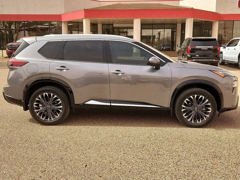 Used 2024 Nissan Rogue Platinum image 5