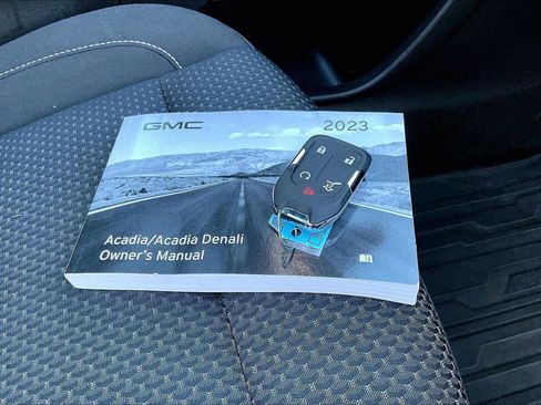 Used 2023 GMC Acadia SLE w/ Driver Convenience Package image 12