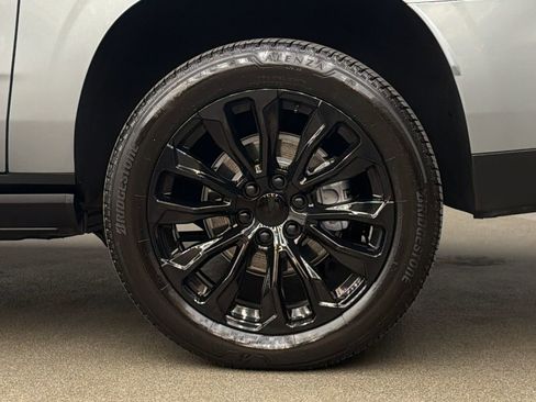 Used 2025 GMC Yukon XL Denali w/ Sun & Power Step Package image 12