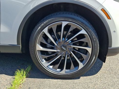 Used 2023 Lincoln Aviator Reserve w/ Equipment Group 201A AWD/4WD image 9
