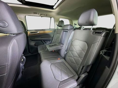 Used 2025 Volkswagen Atlas SE image 22