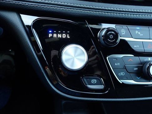 New 2027 Chrysler Pacifica Select AWD/4WD image 23