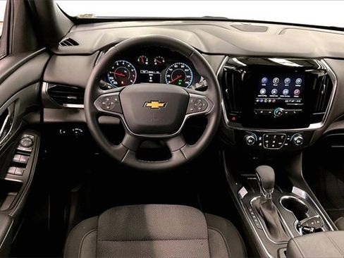 Used 2023 Chevrolet Traverse LT image 5