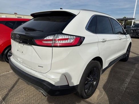 Used 2022 Ford Edge Titanium image 3