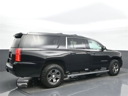Used 2016 Chevrolet Suburban LT image 6