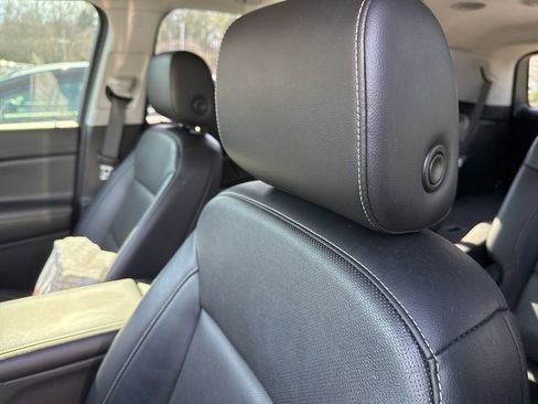 Used 2023 GMC Acadia SLT image 9