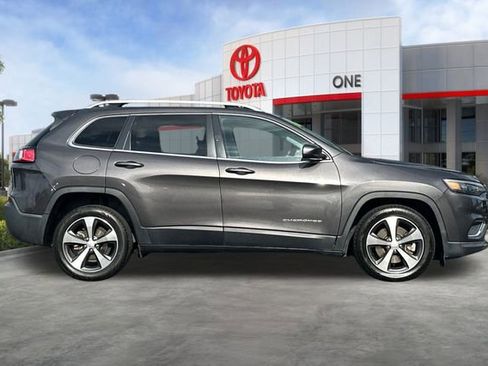 Used 2020 Jeep Cherokee Limited image 3