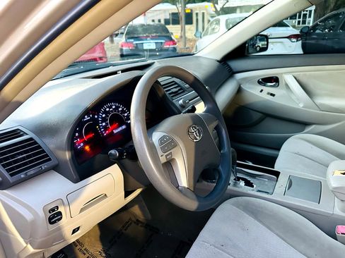 Used 2011 Toyota Camry LE w/ LE Extra-Value Pkg image 9