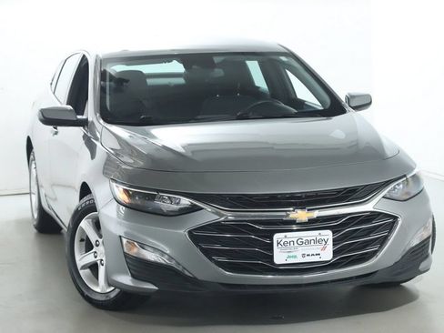 Used 2024 Chevrolet Malibu LT FWD image 2