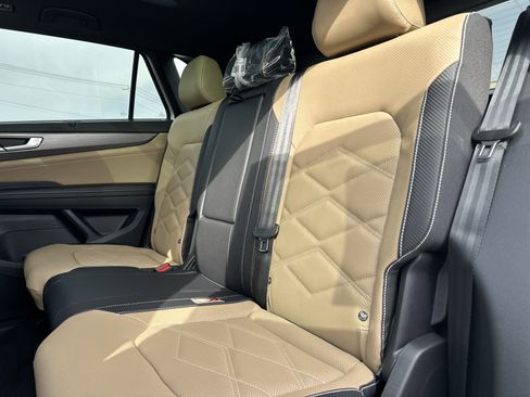 New 2026 Volkswagen Atlas Cross Sport SE image 28