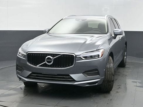 Used 2019 Volvo XC60 T6 Momentum w/ Multimedia Package image 3