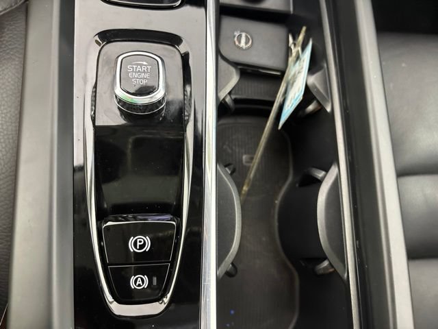 Used 2025 Volvo XC60 B5 Plus AWD/4WD image 33