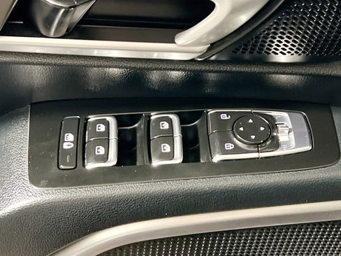 Used 2025 Kia Telluride S AWD/4WD image 16