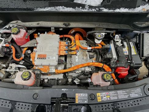 Used 2022 Chevrolet Bolt EUV LT w/ Convenience Package image 28