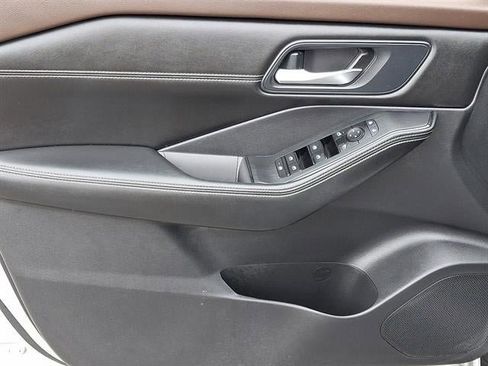 Certified 2022 Nissan Rogue SV w/ SV Premium Package image 13