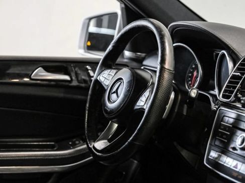 Used 2017 Mercedes-Benz GLS 550 4MATIC image 21