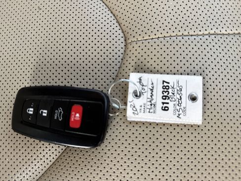 Used 2021 Toyota Highlander Platinum image 21