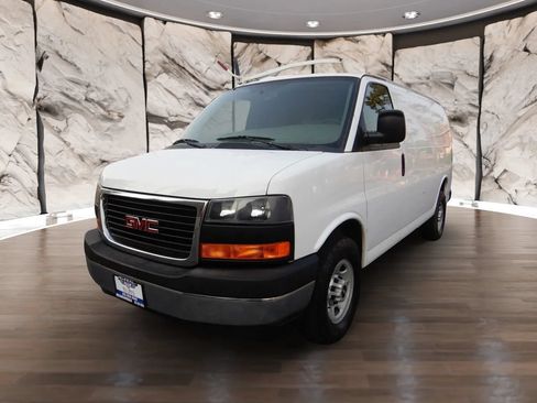 Used 2017 GMC Savana 2500 RWD image 1