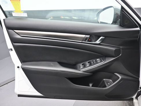 Used 2022 Honda Accord Sport image 9