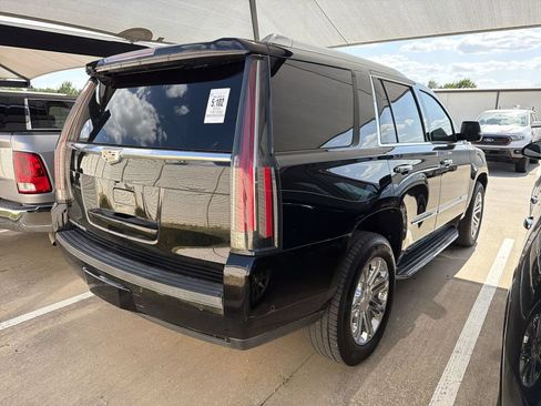 Used 2020 Cadillac Escalade 2WD image 3