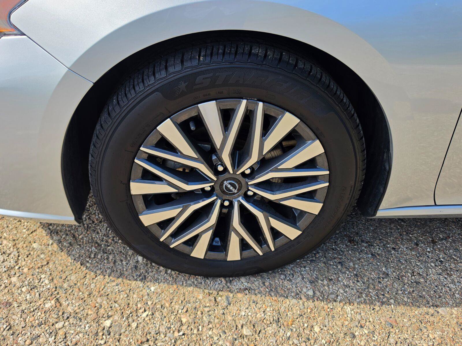 Used 2024 Nissan Altima 2.5 SV FWD image 19