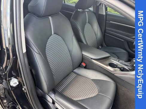 Used 2023 Toyota Camry SE FWD image 11