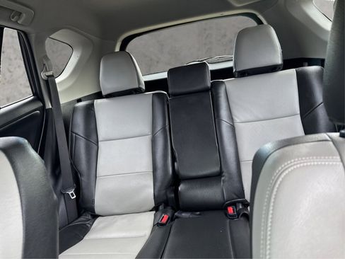 Used 2017 Toyota RAV4 XLE AWD/4WD image 26