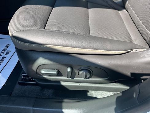 Used 2025 Chevrolet Trax ACTIV w/ Sunroof Package FWD image 28