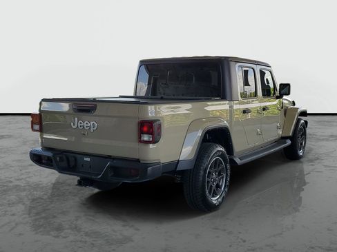 Used 2022 Jeep Gladiator Overland w/ Popular Equipment Package AWD/4WD image 2