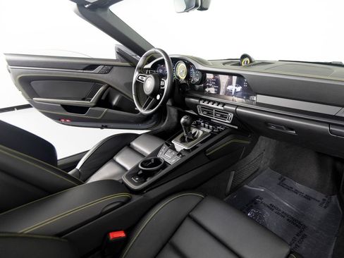 Certified 2023 Porsche 911 Targa 4 GTS AWD/4WD image 31