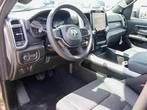 New 2026 RAM 1500 4x4 Crew Cab image 3