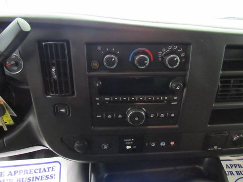 Used 2015 Chevrolet Express 3500 image 39