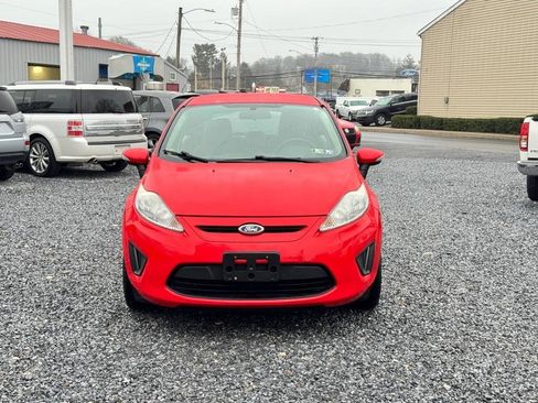Used 2013 Ford Fiesta SE FWD image 2