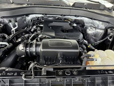 Used 2020 Ford Explorer XLT w/ Comfort Package image 11