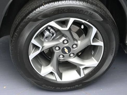 Used 2025 Chevrolet Trax LT w/ LT Convenience Package FWD image 5