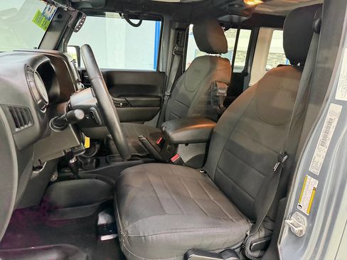 Used 2015 Jeep Wrangler Unlimited Sahara w/ Connectivity Group AWD/4WD image 15