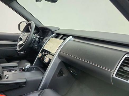 Used 2024 Land Rover Discovery Dynamic SE AWD/4WD image 19