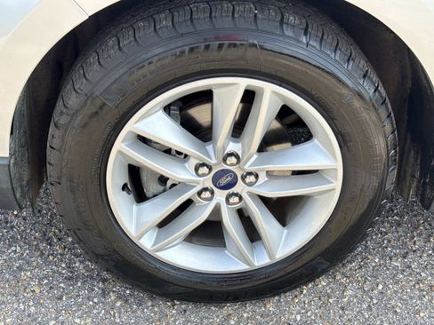 Used 2018 Ford Edge SEL w/ Equipment Group 201A FWD image 10