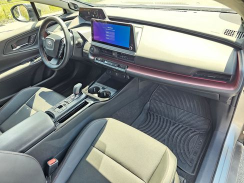 Used 2023 Toyota Prius Prime Premium FWD image 11