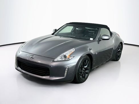Used 2016 Nissan 370Z Roadster RWD image 3