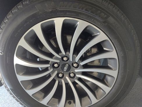 Used 2020 Lincoln Aviator Reserve w/ Equipment Group 201A image 31