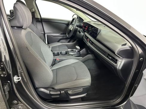 Used 2025 Kia K4 LXS image 28