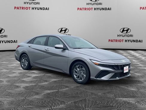 Certified 2024 Hyundai Elantra SEL FWD image 1