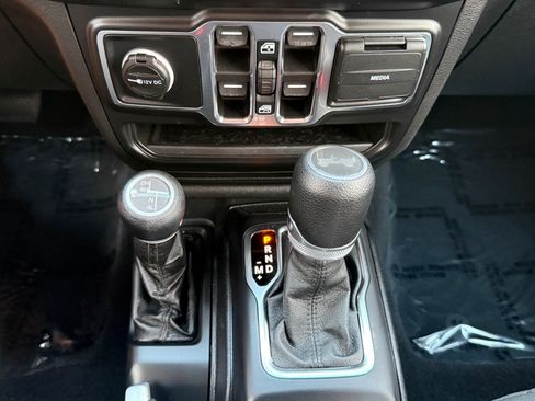 Used 2021 Jeep Wrangler Unlimited Sport AWD/4WD image 19