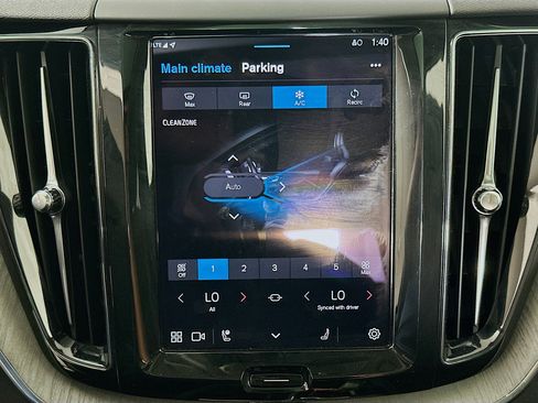 Used 2025 Volvo XC60 B5 Plus image 22