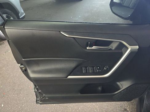 Used 2023 Toyota RAV4 XLE Premium image 12